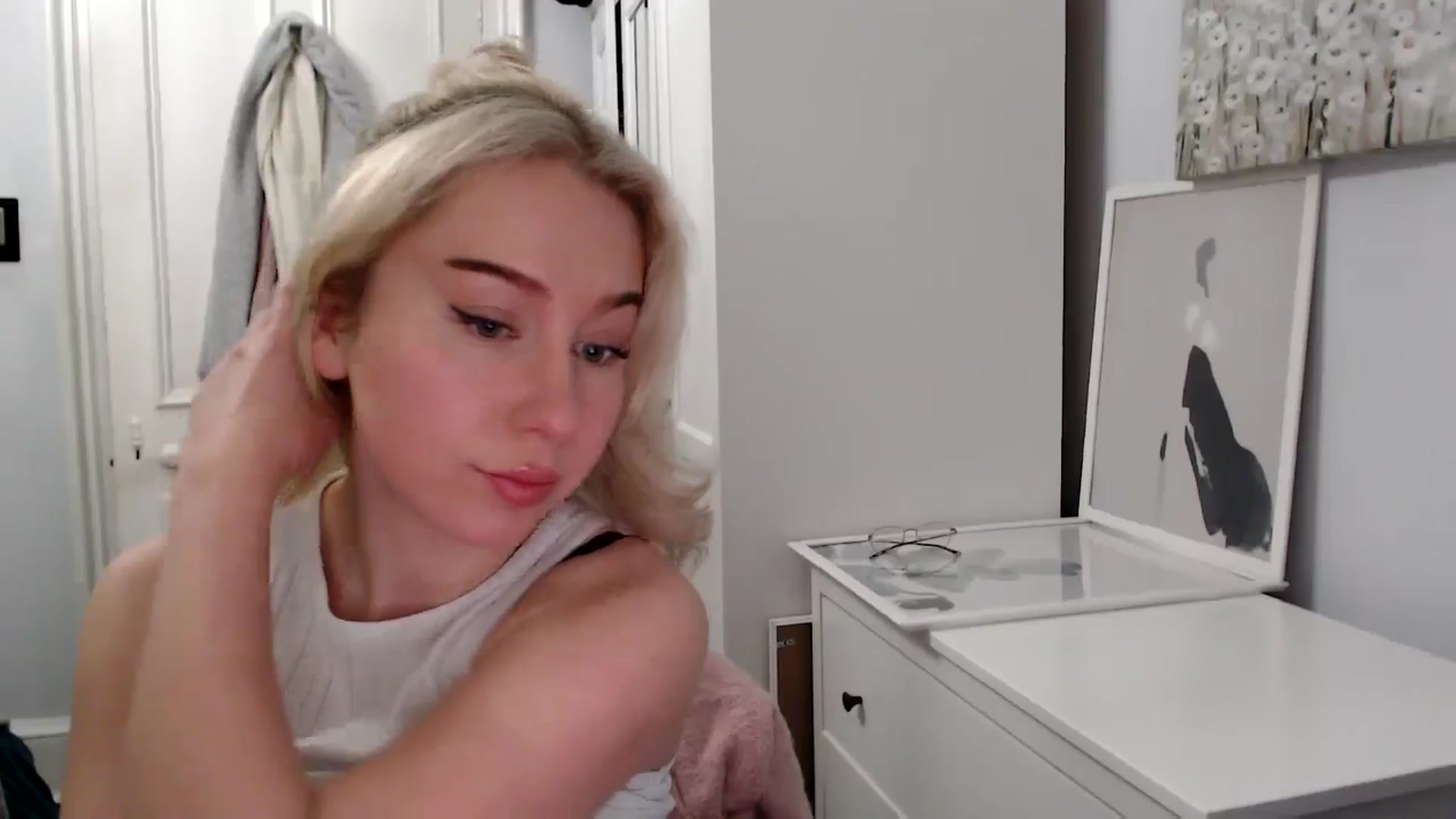Gallery image thumbnail from British_Cutie's myfreecams stream on, 03/08/2025, 19:35 image 15 of 20