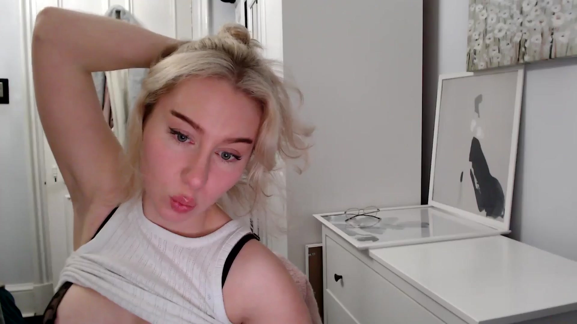 Gallery image thumbnail from British_Cutie's myfreecams stream on, 03/08/2025, 19:35 image 10 of 20