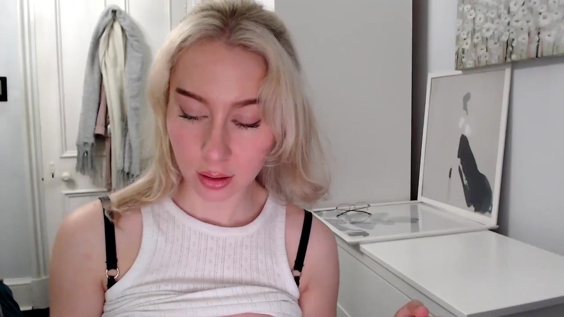 Gallery image thumbnail from British_Cutie's myfreecams stream on, 03/08/2025, 19:35 image 3 of 20