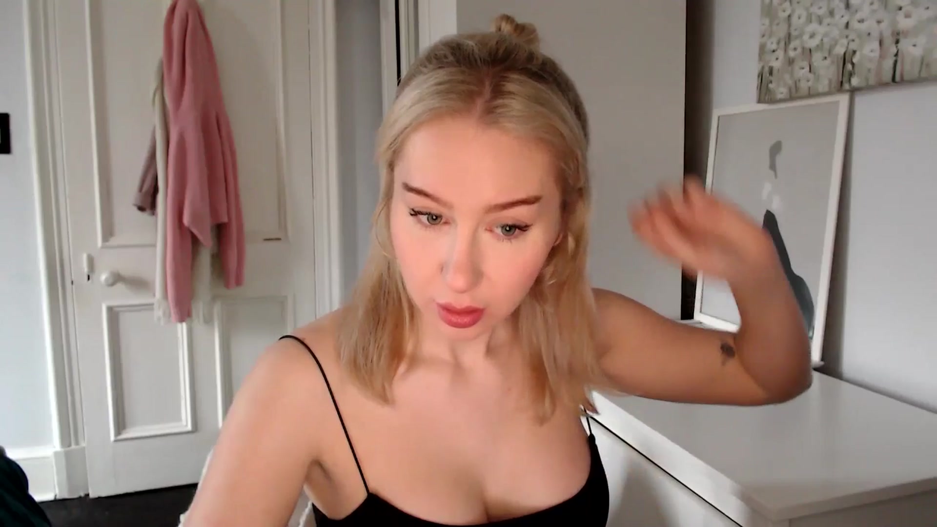 Gallery image thumbnail from British_Cutie's myfreecams stream on, 03/10/2025, 10:13 image 12 of 20