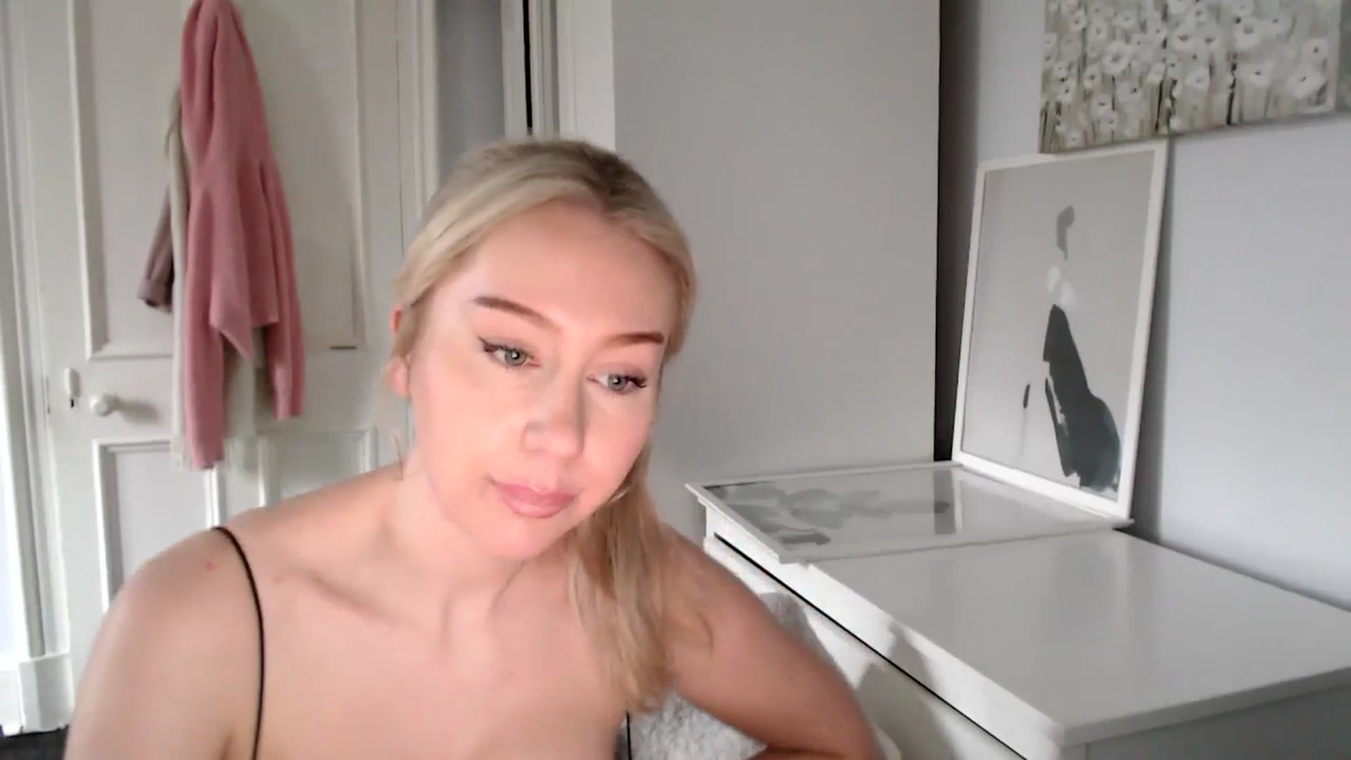 Gallery image thumbnail from British_Cutie's myfreecams stream on, 03/10/2025, 11:26 image 19 of 20