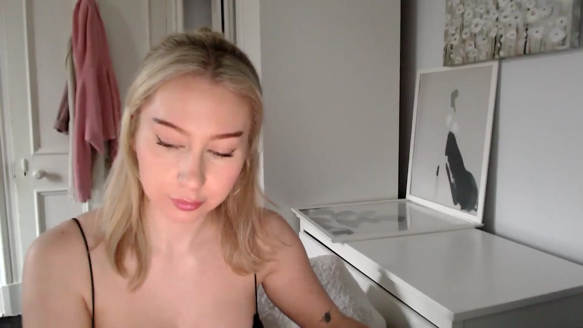 Gallery image thumbnail from British_Cutie's myfreecams stream on, 03/10/2025, 11:26 image 18 of 20
