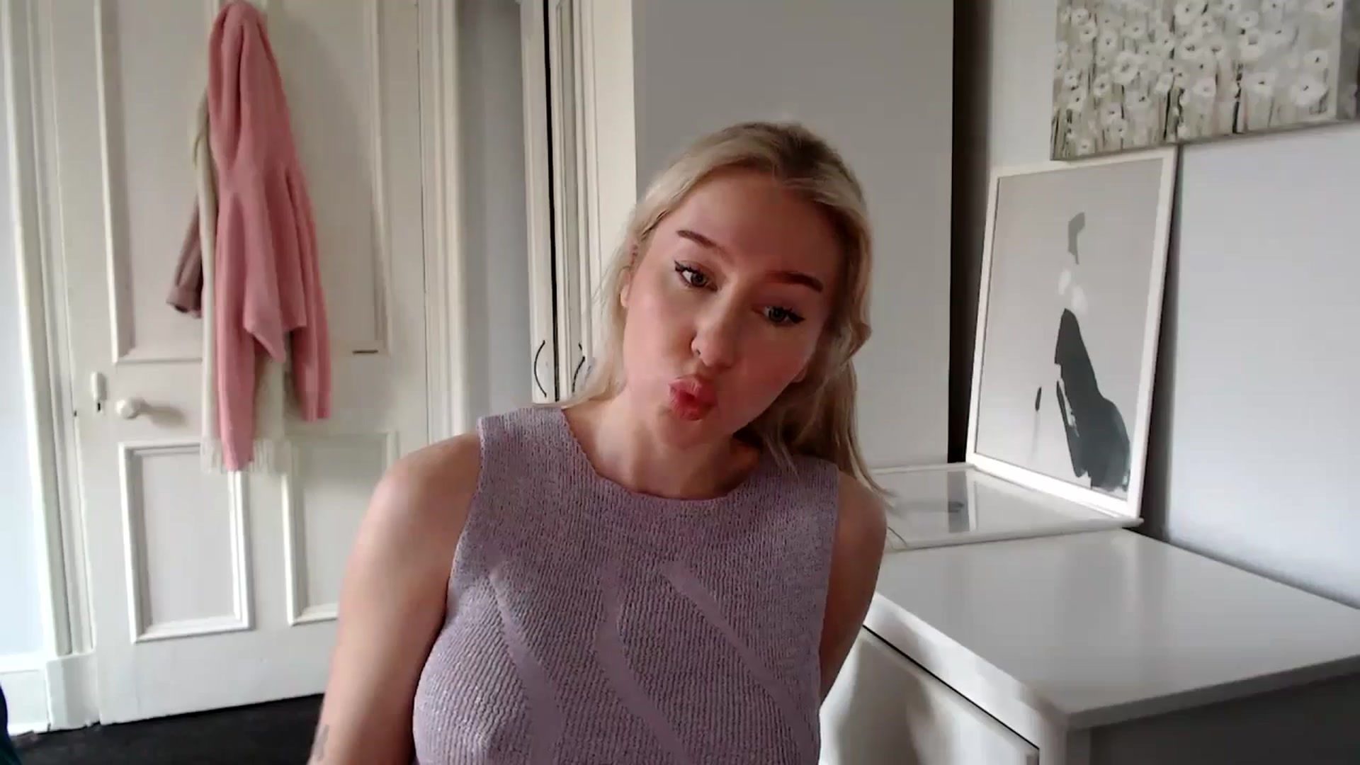 Gallery image thumbnail from British_Cutie's myfreecams stream on, 03/10/2025, 15:39 image 11 of 20