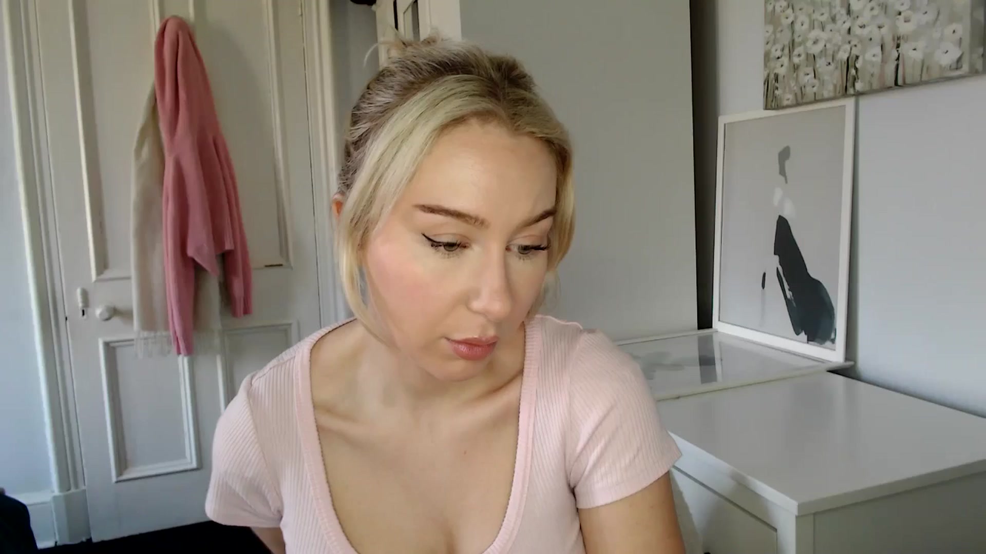 Gallery image thumbnail from British_Cutie's myfreecams stream on, 03/11/2025, 12:25 image 15 of 20