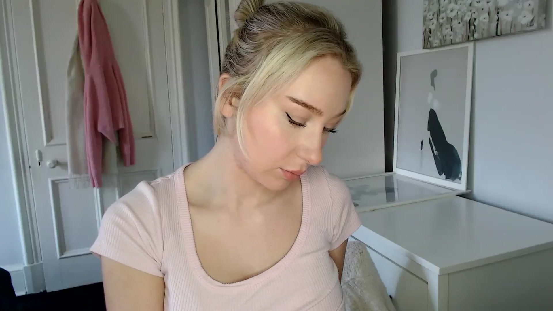 Gallery image thumbnail from British_Cutie's myfreecams stream on, 03/11/2025, 12:25 image 9 of 20
