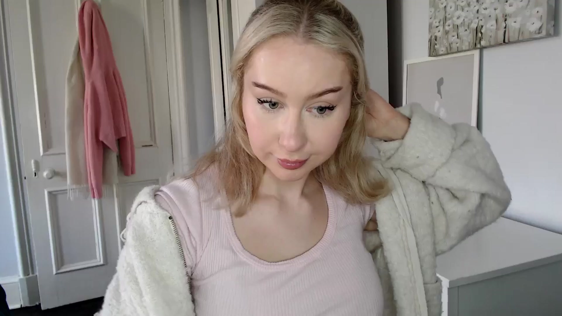Gallery image thumbnail from British_Cutie's myfreecams stream on, 03/11/2025, 14:15 image 3 of 20