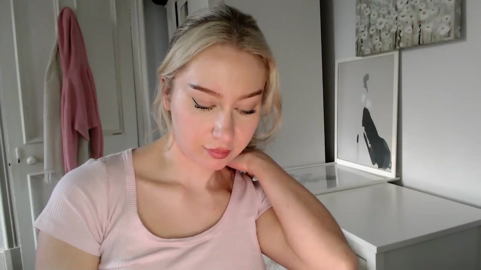 Gallery image thumbnail from British_Cutie's myfreecams stream on, 03/11/2025, 16:50 image 18 of 20