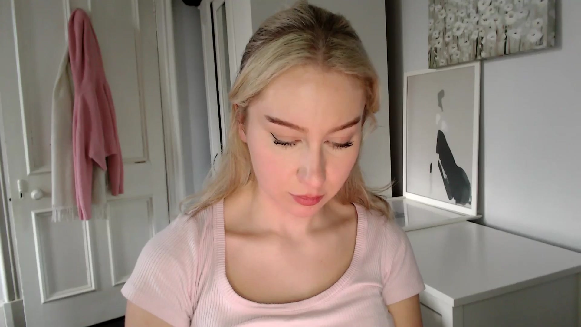 Gallery image thumbnail from British_Cutie's myfreecams stream on, 03/11/2025, 16:50 image 12 of 20