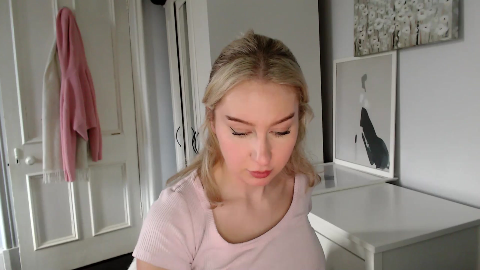 Gallery image thumbnail from British_Cutie's myfreecams stream on, 03/11/2025, 16:50 image 8 of 20