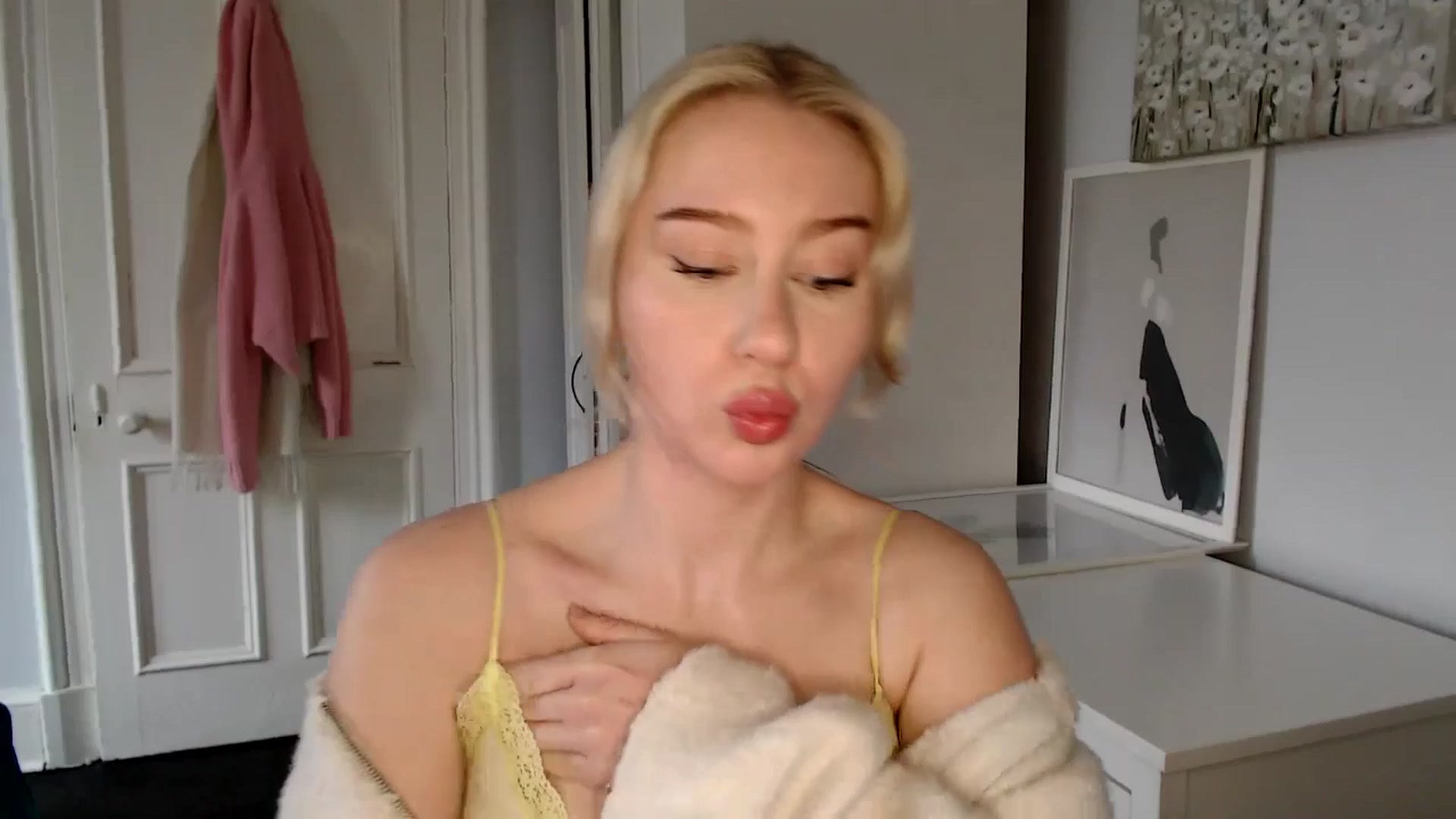 Gallery image thumbnail from British_Cutie's myfreecams stream on, 03/12/2025, 14:01 image 4 of 20