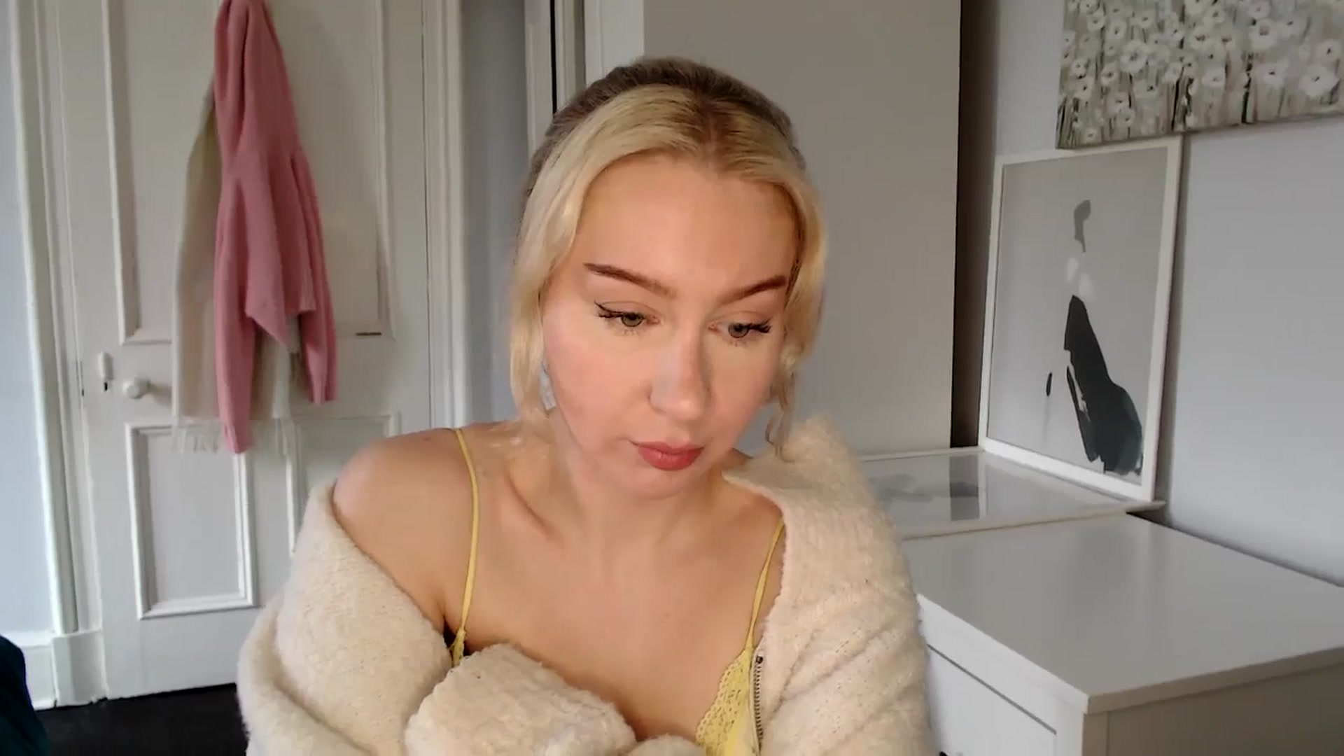 Gallery image thumbnail from British_Cutie's myfreecams stream on, 03/12/2025, 14:01 image 17 of 20