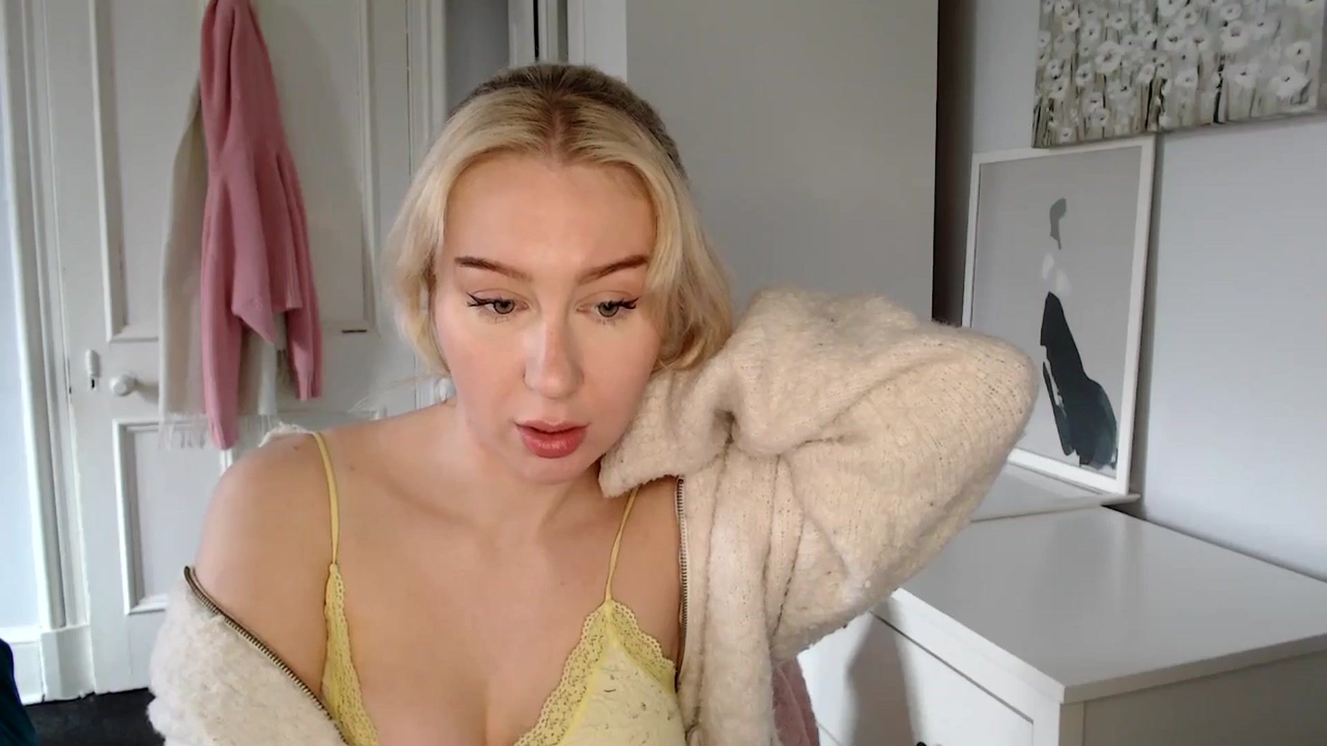 Gallery image thumbnail from British_Cutie's myfreecams stream on, 03/12/2025, 14:01 image 13 of 20