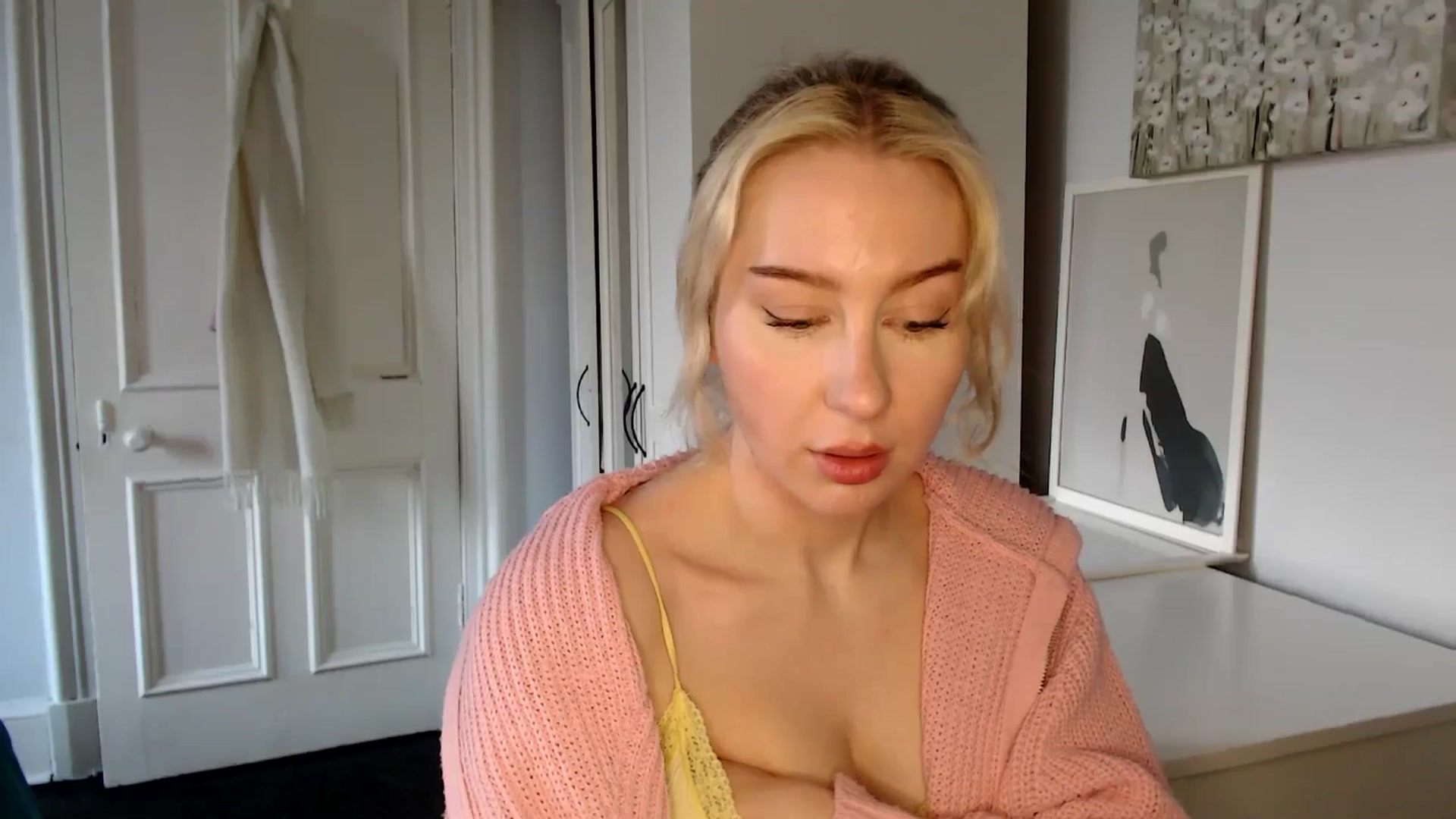 Gallery image thumbnail from British_Cutie's myfreecams stream on, 03/12/2025, 16:13 image 19 of 20
