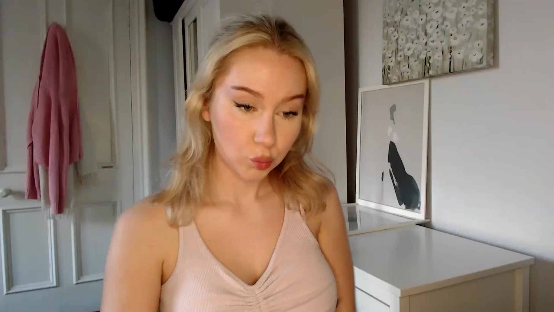 Gallery image thumbnail from British_Cutie's myfreecams stream on, 03/14/2025, 17:08 image 16 of 20