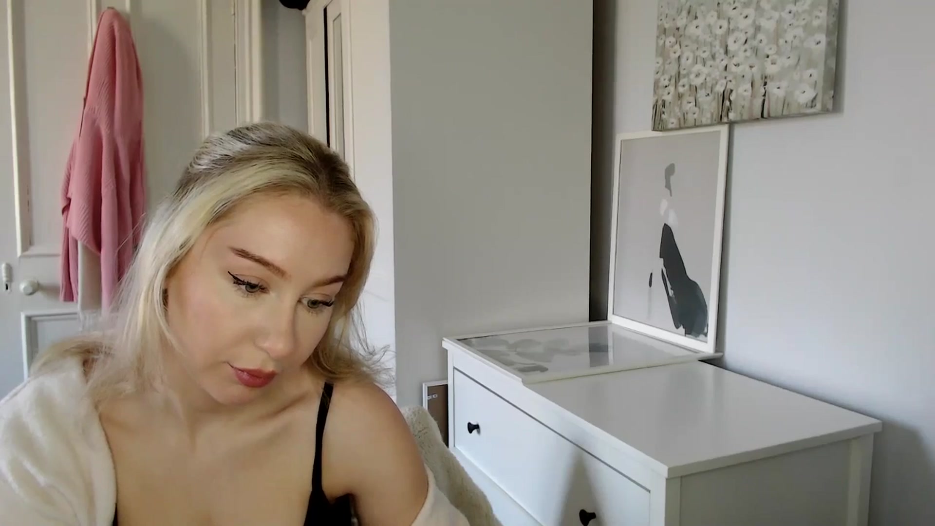 Gallery image thumbnail from British_Cutie's myfreecams stream on, 03/15/2025, 11:37 image 17 of 20