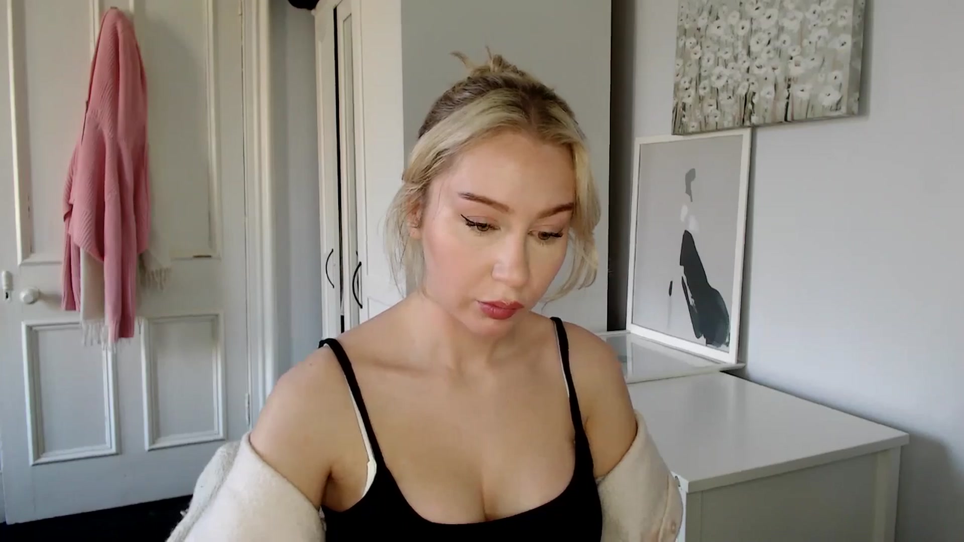 Gallery image thumbnail from British_Cutie's myfreecams stream on, 03/15/2025, 11:37 image 14 of 20