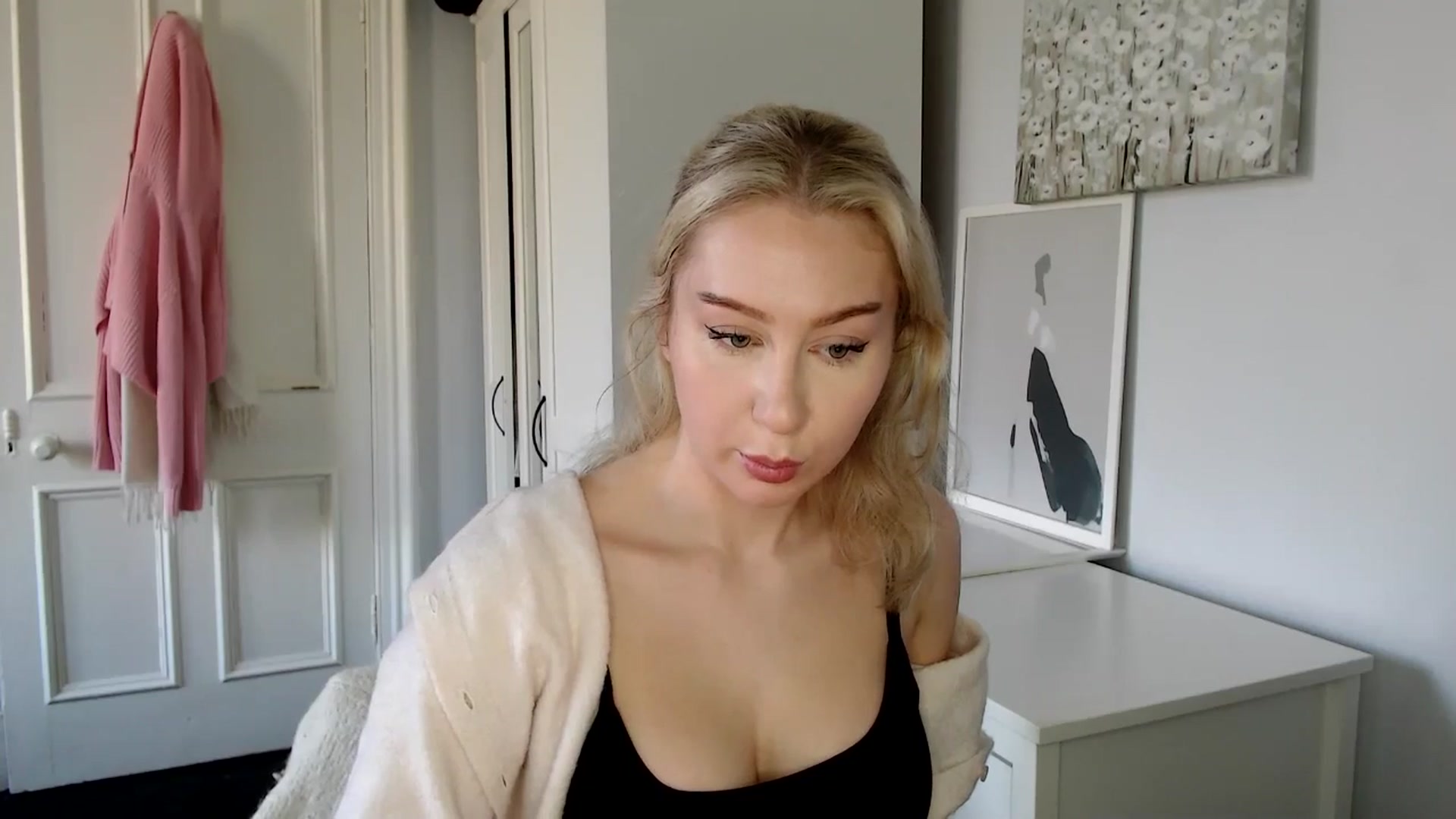 Gallery image thumbnail from British_Cutie's myfreecams stream on, 03/15/2025, 11:37 image 16 of 20