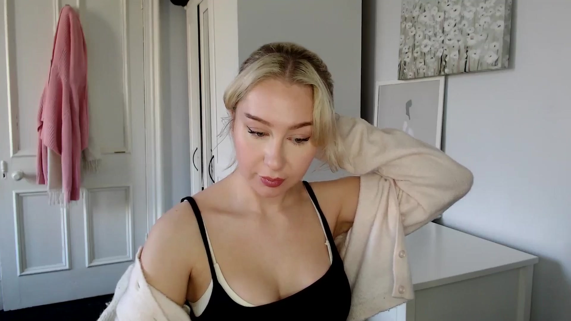 Gallery image thumbnail from British_Cutie's myfreecams stream on, 03/15/2025, 11:37 image 11 of 20