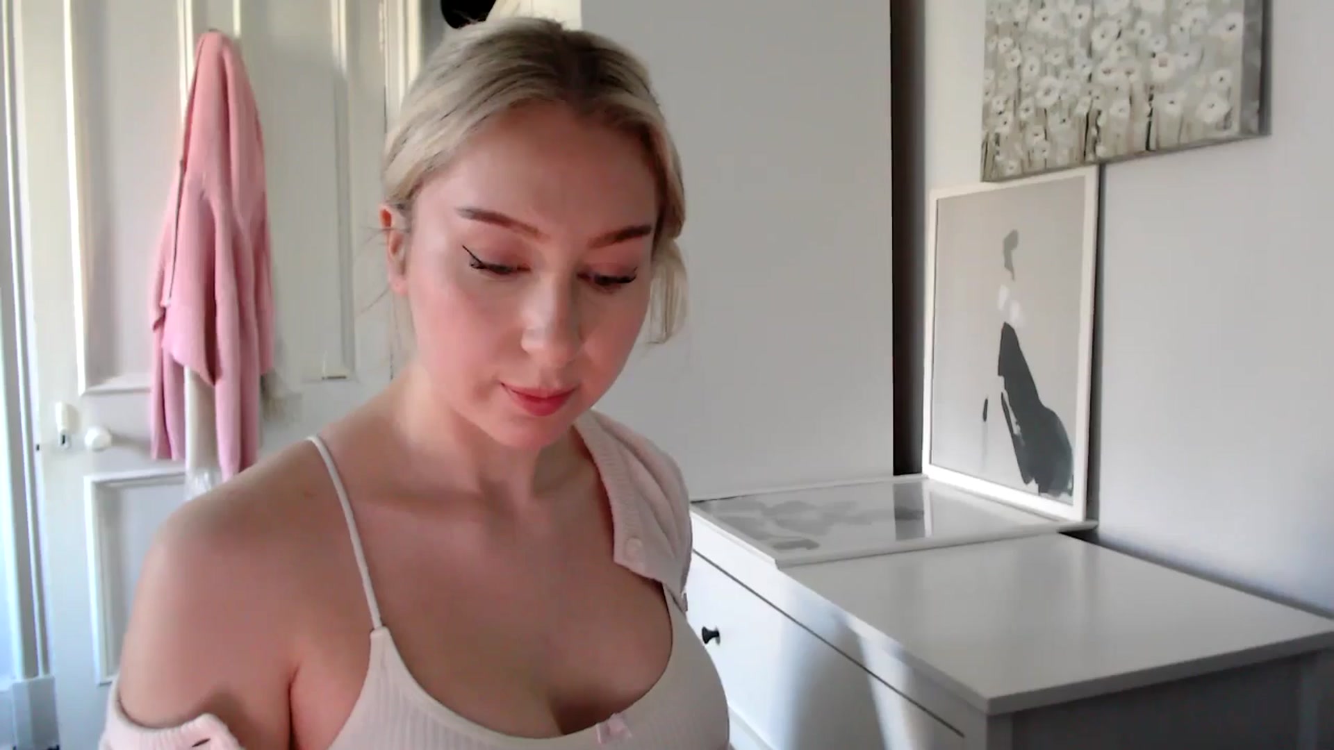 Gallery image thumbnail from British_Cutie's myfreecams stream on, 03/15/2025, 12:22 image 18 of 20
