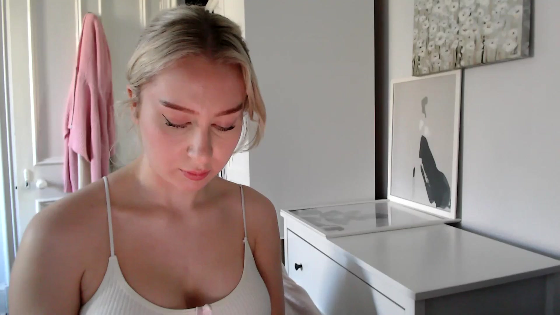 Gallery image thumbnail from British_Cutie's myfreecams stream on, 03/15/2025, 12:22 image 9 of 20