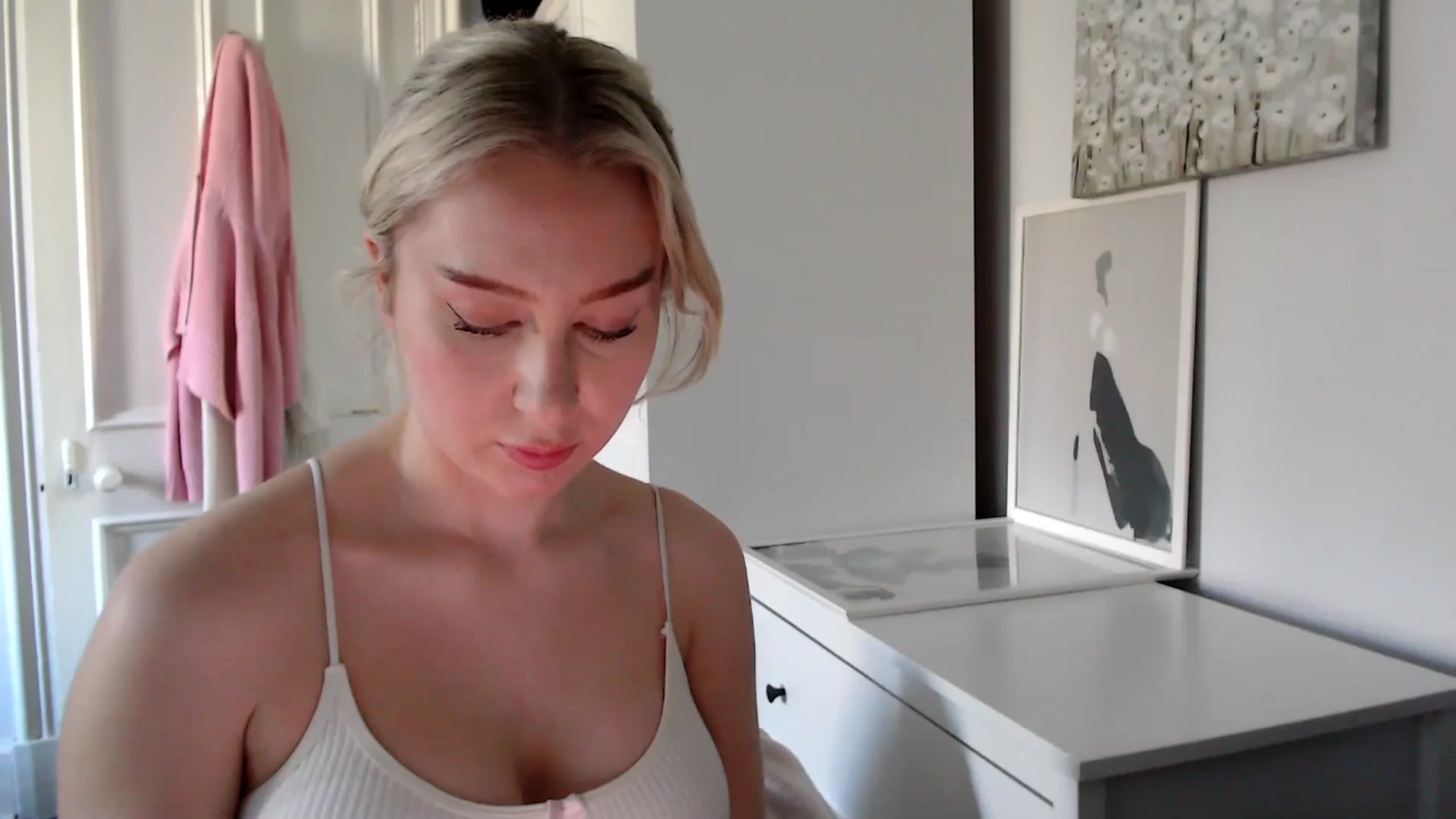 Gallery image thumbnail from British_Cutie's myfreecams stream on, 03/15/2025, 12:22 image 13 of 20
