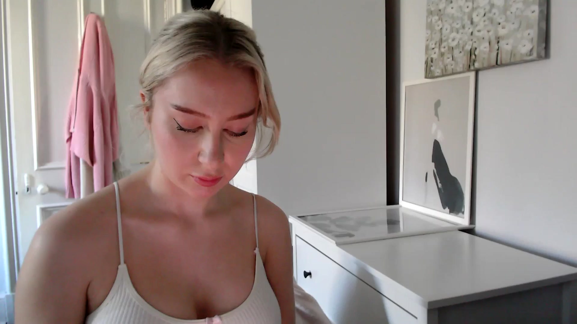 Gallery image thumbnail from British_Cutie's myfreecams stream on, 03/15/2025, 12:22 image 12 of 20