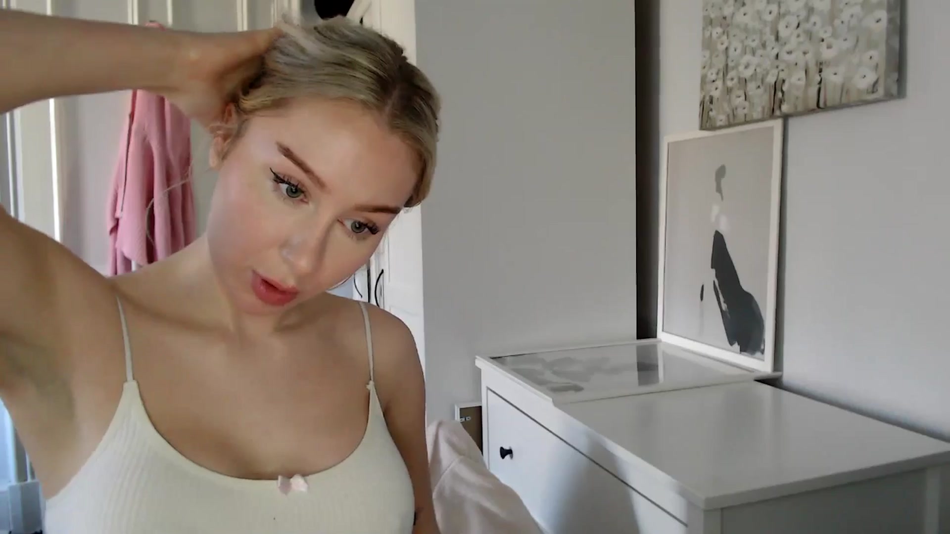 Gallery image thumbnail from British_Cutie's myfreecams stream on, 03/15/2025, 12:22 image 4 of 20