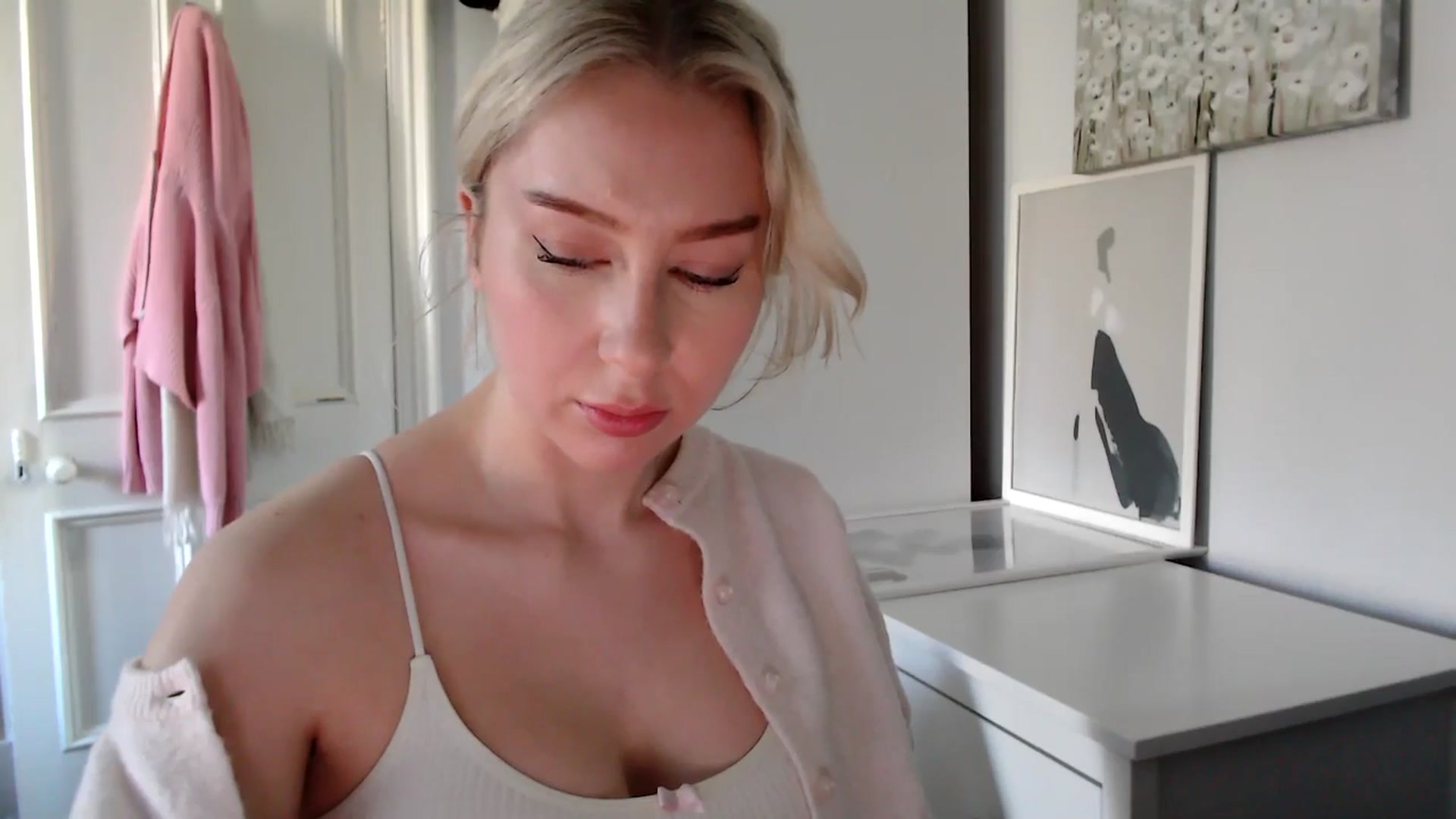 Gallery image thumbnail from British_Cutie's myfreecams stream on, 03/15/2025, 12:22 image 19 of 20