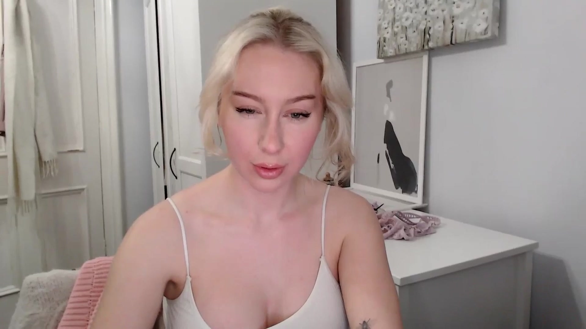 Gallery image thumbnail from British_Cutie's myfreecams stream on, 03/15/2025, 22:01 image 13 of 20