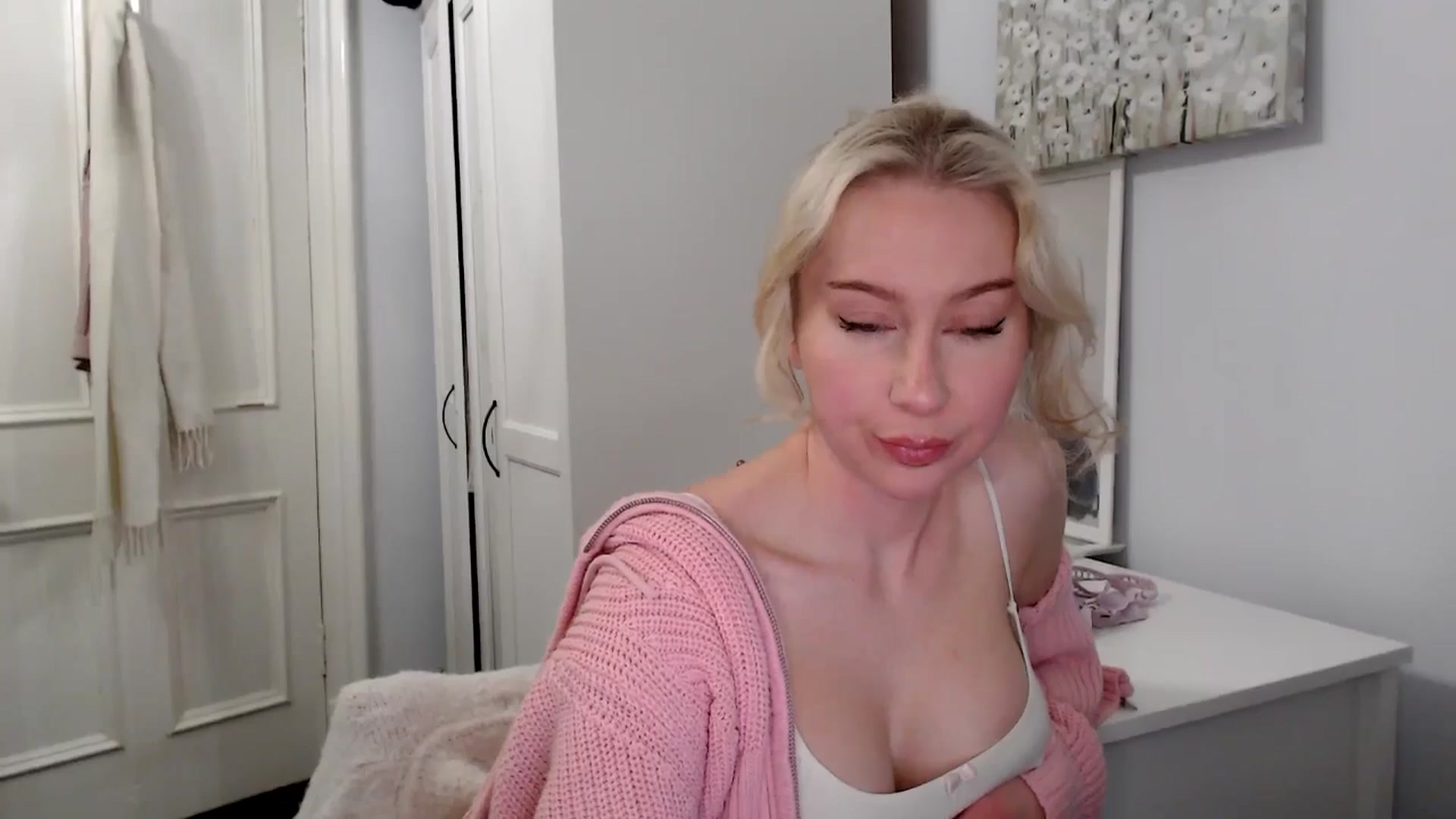 Gallery image thumbnail from British_Cutie's myfreecams stream on, 03/15/2025, 22:01 image 3 of 20