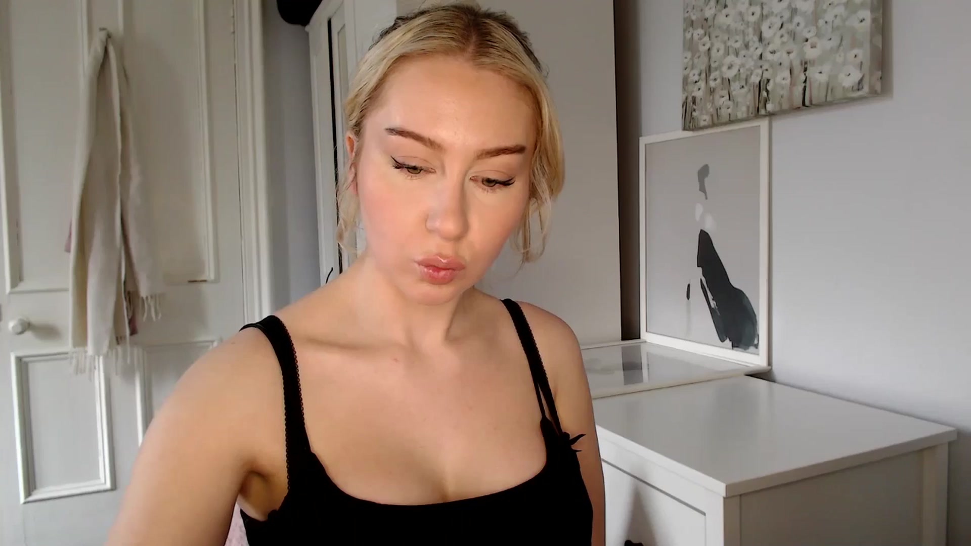 Gallery image thumbnail from British_Cutie's myfreecams stream on, 03/17/2025, 11:25 image 13 of 20