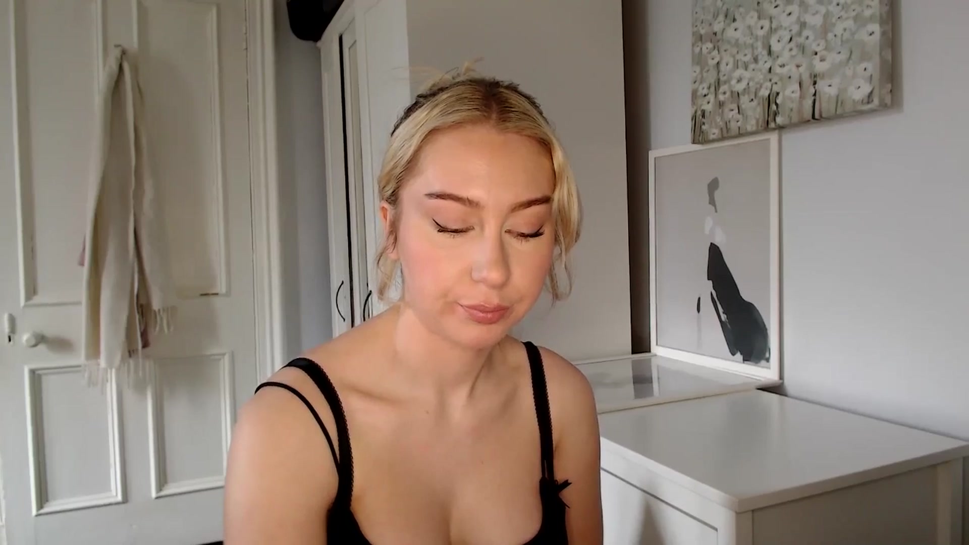 Gallery image thumbnail from British_Cutie's myfreecams stream on, 03/17/2025, 11:25 image 10 of 20