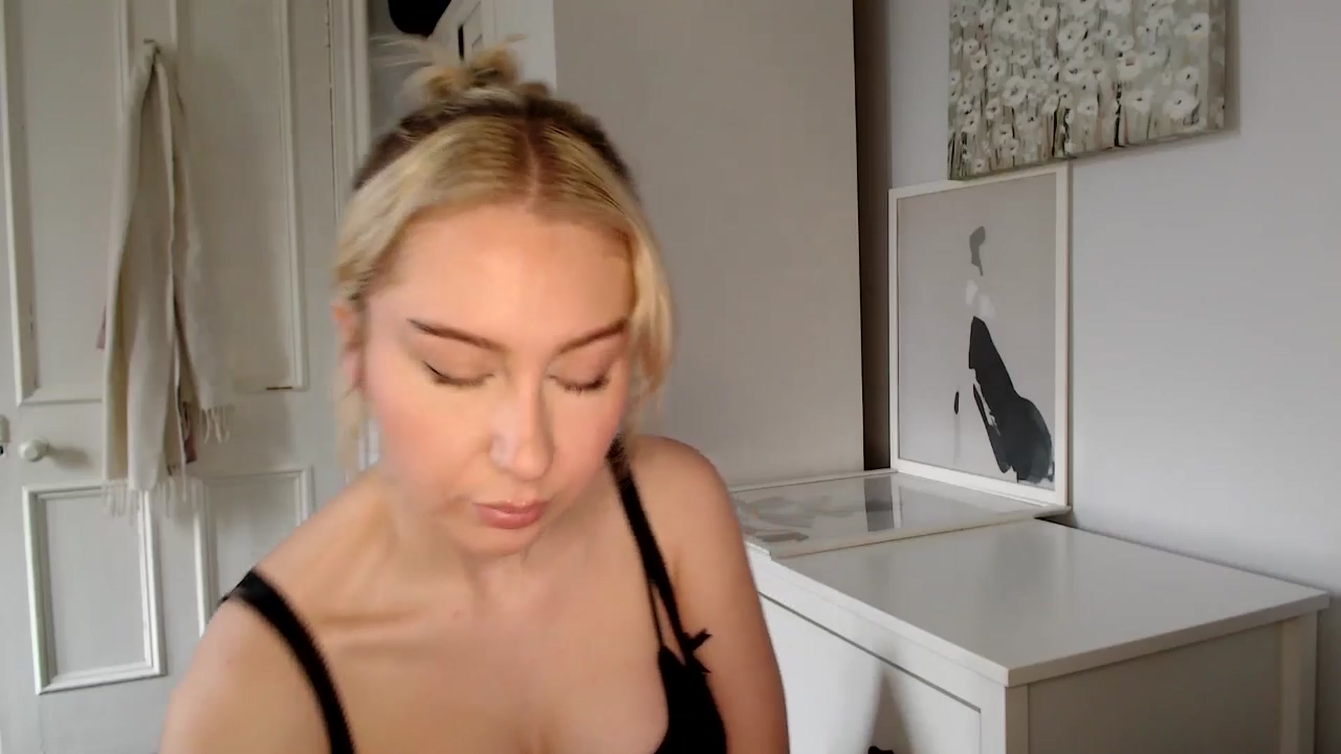 Gallery image thumbnail from British_Cutie's myfreecams stream on, 03/17/2025, 11:25 image 12 of 20