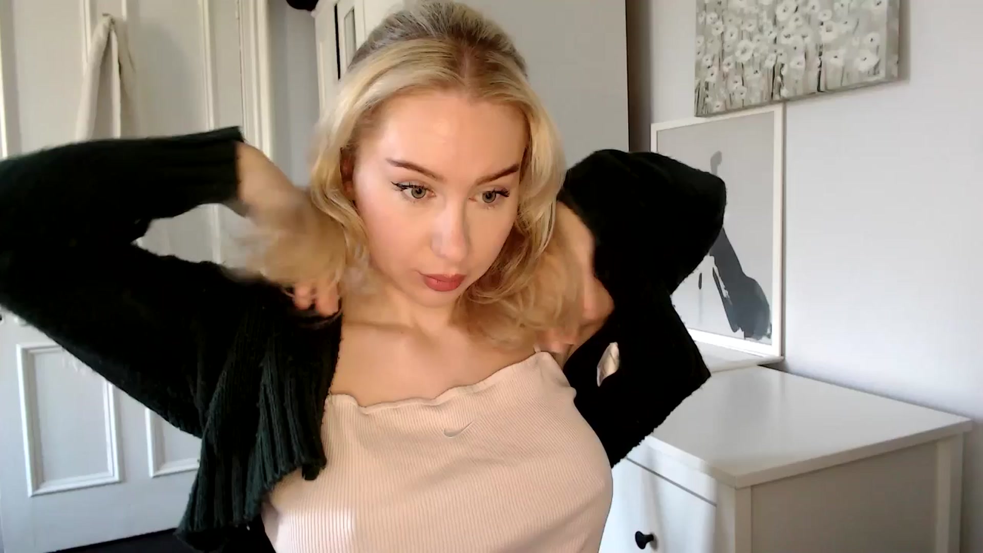 Gallery image thumbnail from British_Cutie's myfreecams stream on, 03/18/2025, 11:41 image 11 of 20
