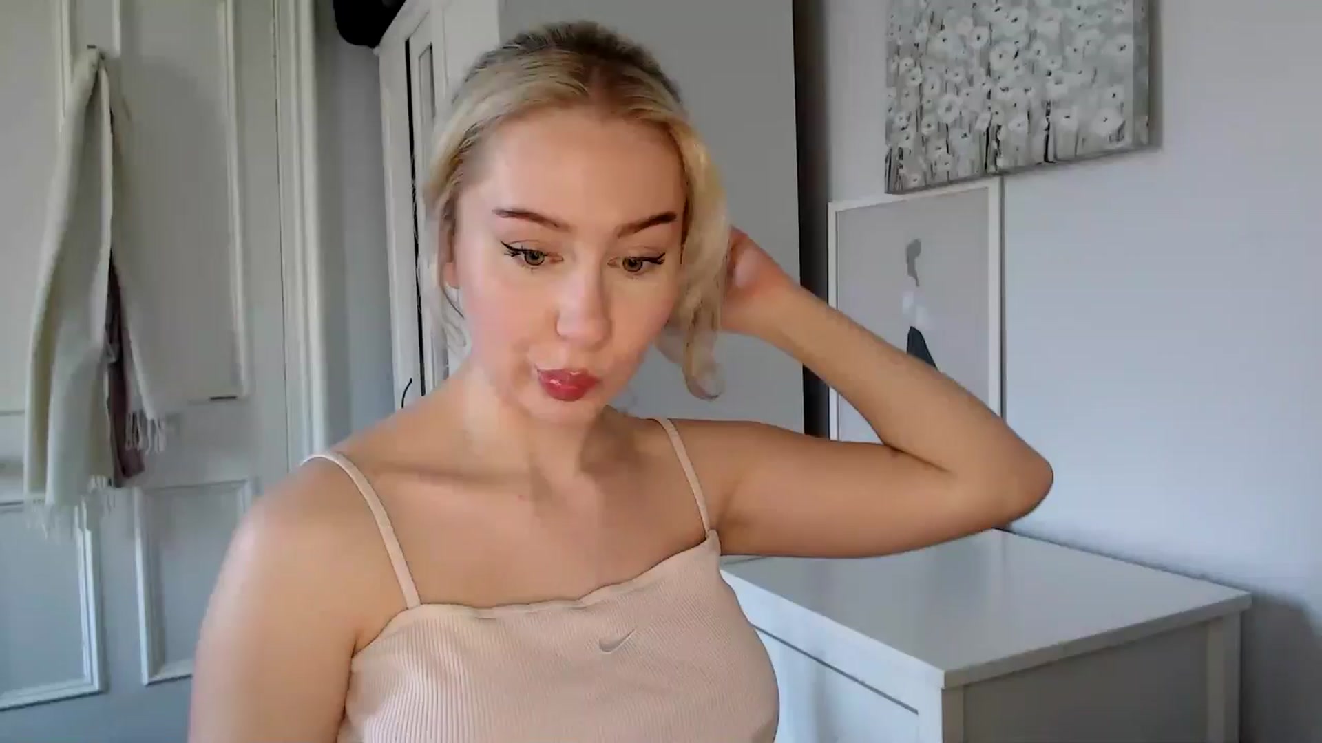 Gallery image thumbnail from British_Cutie's myfreecams stream on, 03/18/2025, 11:41 image 1 of 20