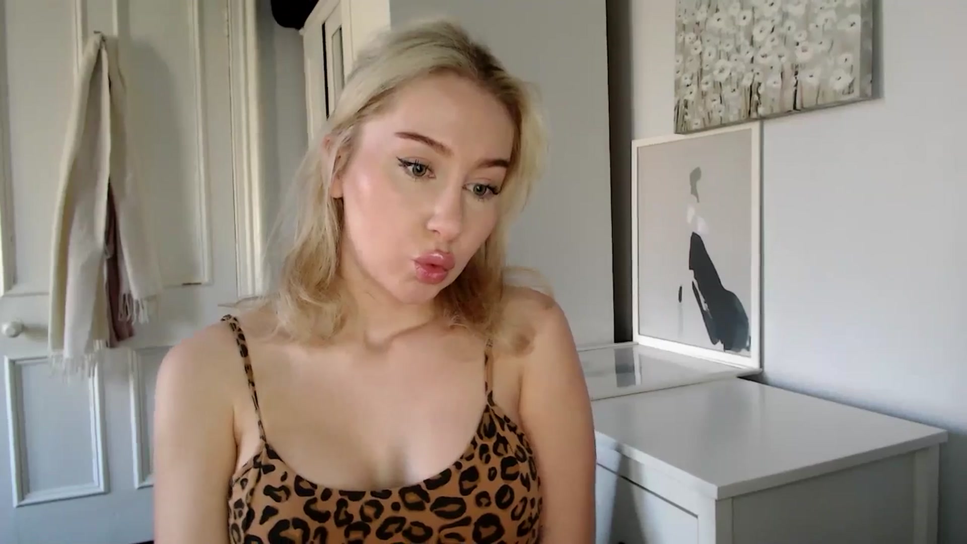 Gallery image thumbnail from British_Cutie's myfreecams stream on, 03/18/2025, 13:48 image 11 of 20