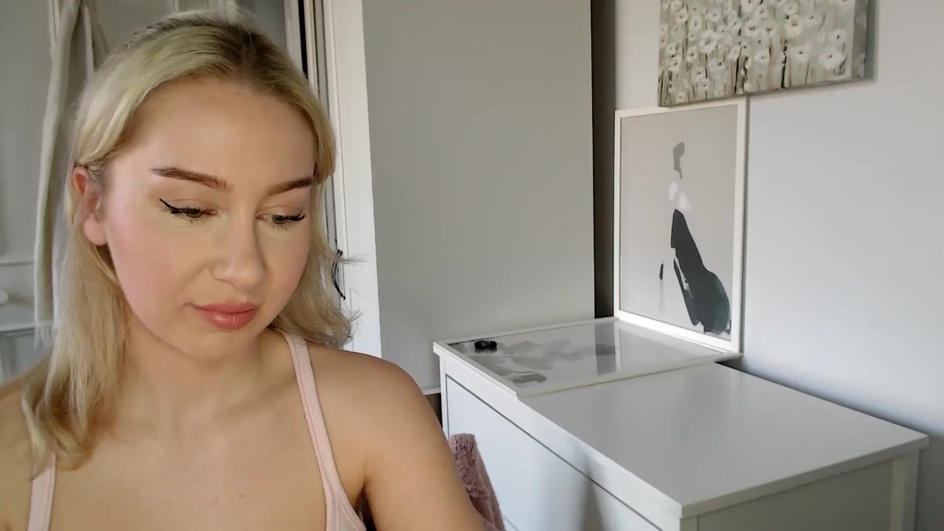 Gallery image thumbnail from British_Cutie's myfreecams stream on, 03/19/2025, 15:56 image 15 of 20