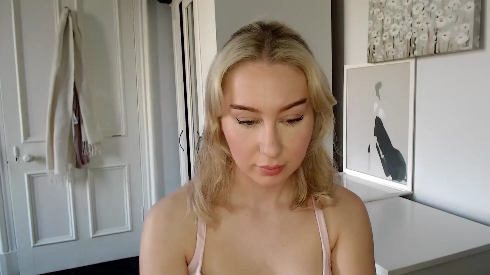 Gallery image thumbnail from British_Cutie's myfreecams stream on, 03/19/2025, 15:56 image 6 of 20