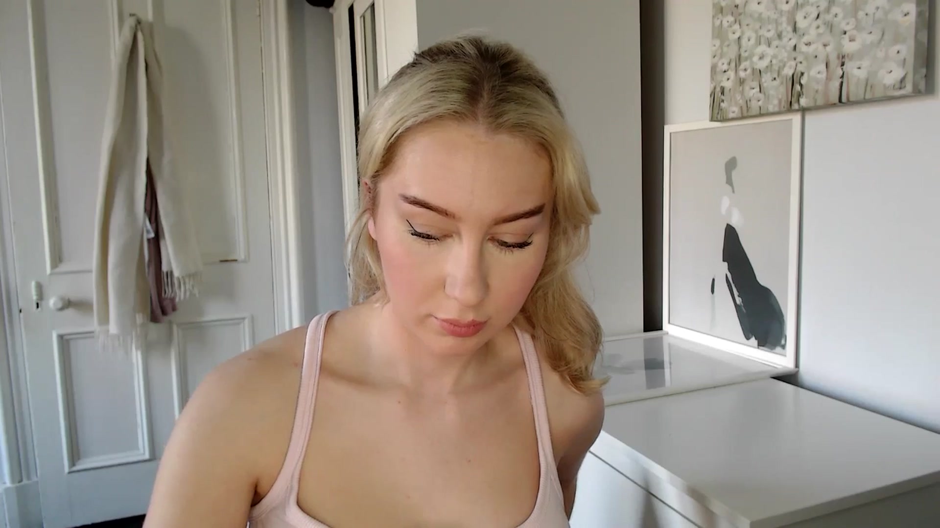 Gallery image thumbnail from British_Cutie's myfreecams stream on, 03/19/2025, 15:56 image 5 of 20