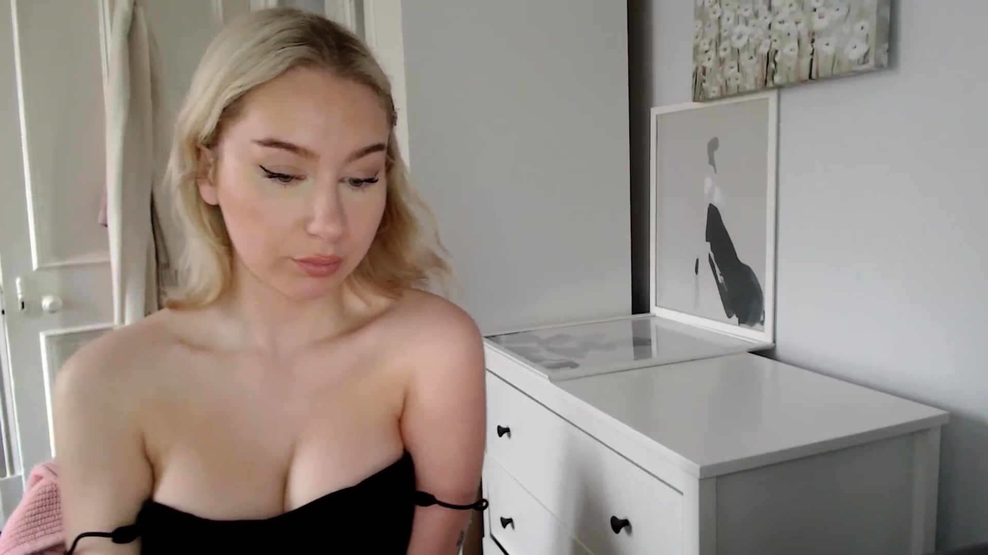 Gallery image thumbnail from British_Cutie's myfreecams stream on, 03/23/2025, 12:15 image 12 of 20