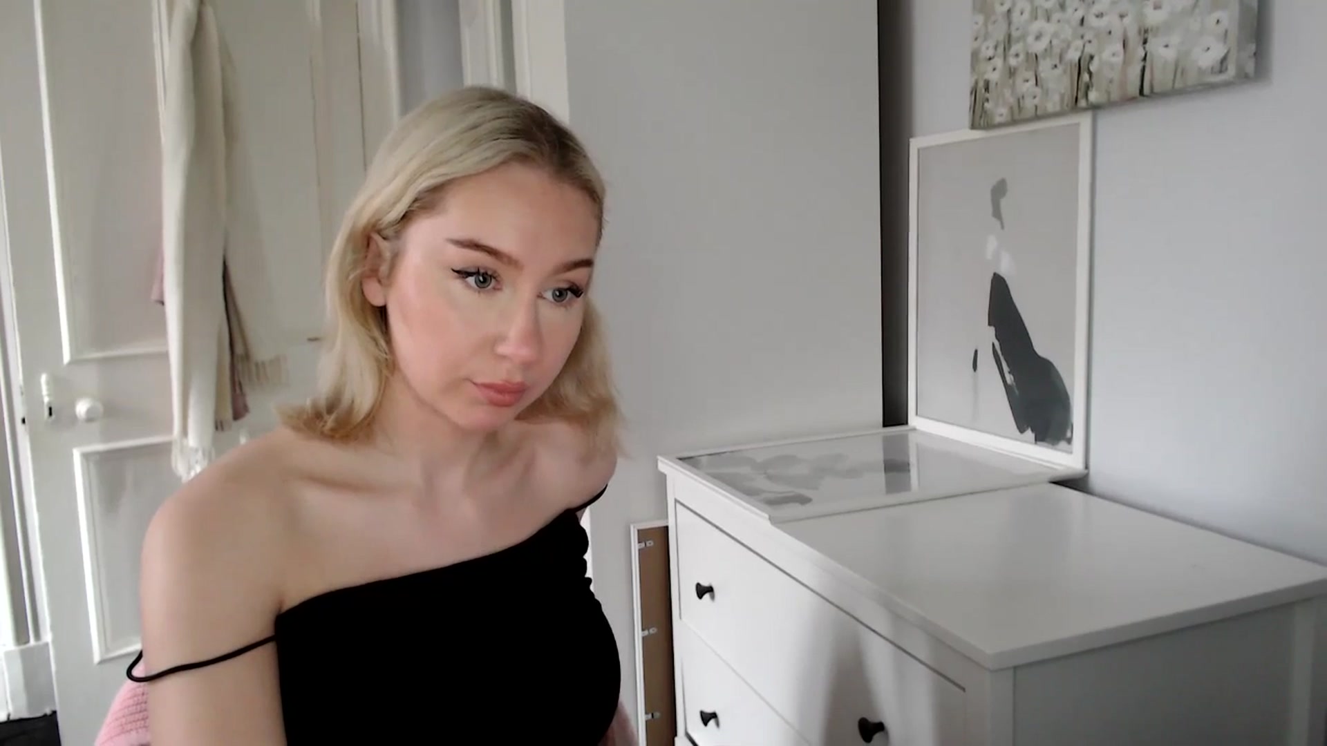 Gallery image thumbnail from British_Cutie's myfreecams stream on, 03/23/2025, 12:15 image 6 of 20