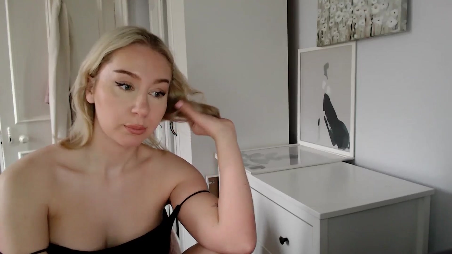 Gallery image thumbnail from British_Cutie's myfreecams stream on, 03/23/2025, 12:15 image 10 of 20