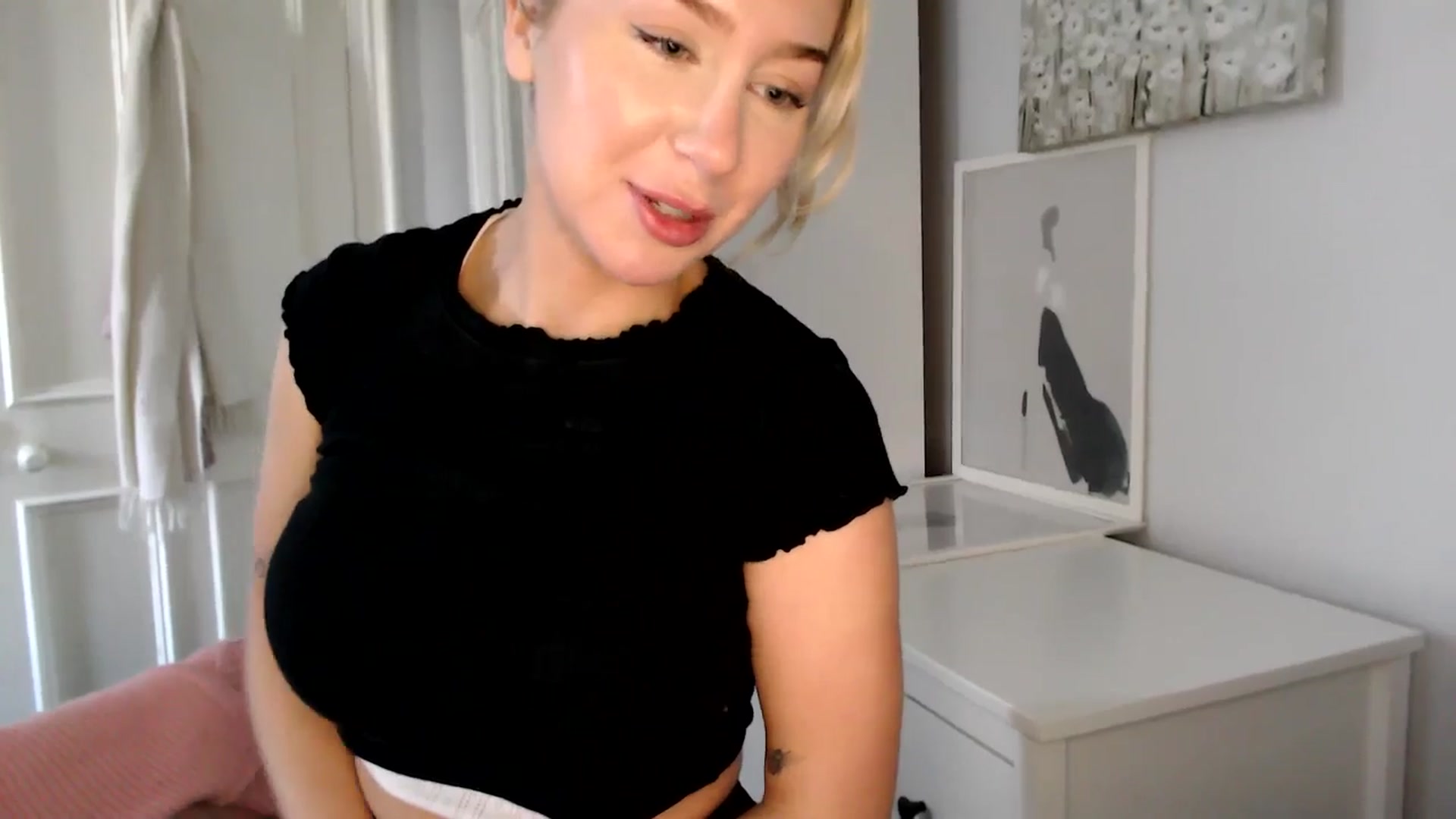 Gallery image thumbnail from British_Cutie's myfreecams stream on, 03/24/2025, 11:30 image 9 of 20