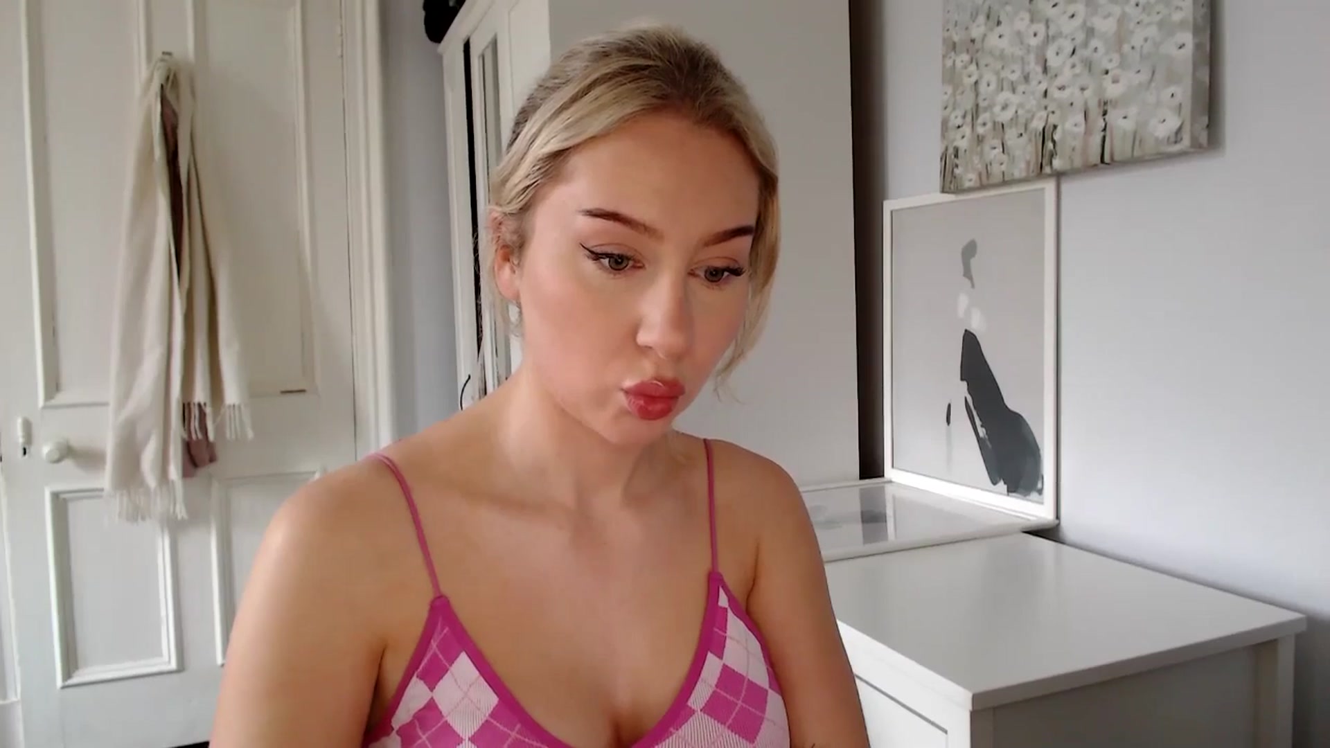 Gallery image thumbnail from British_Cutie's myfreecams stream on, 03/26/2025, 10:15 image 7 of 20