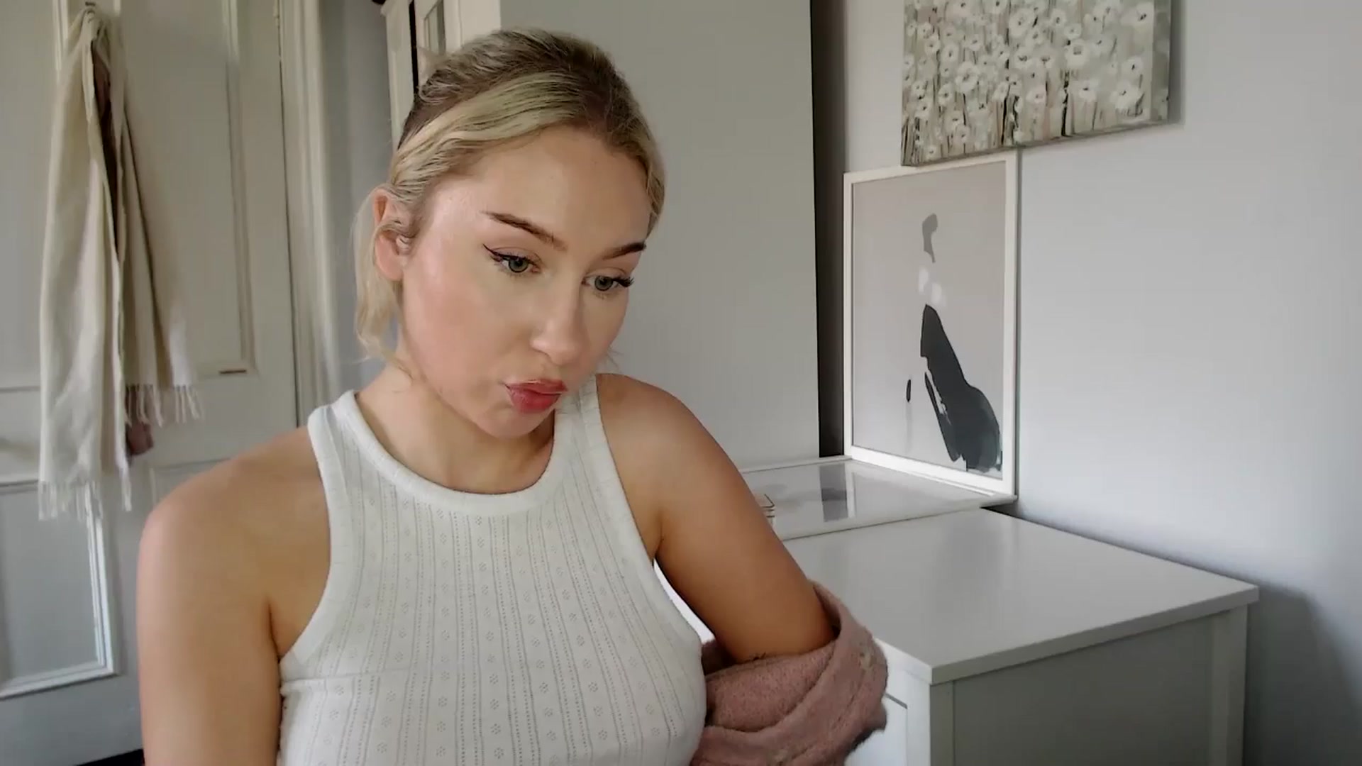 Gallery image thumbnail from British_Cutie's myfreecams stream on, 03/26/2025, 13:56 image 1 of 20