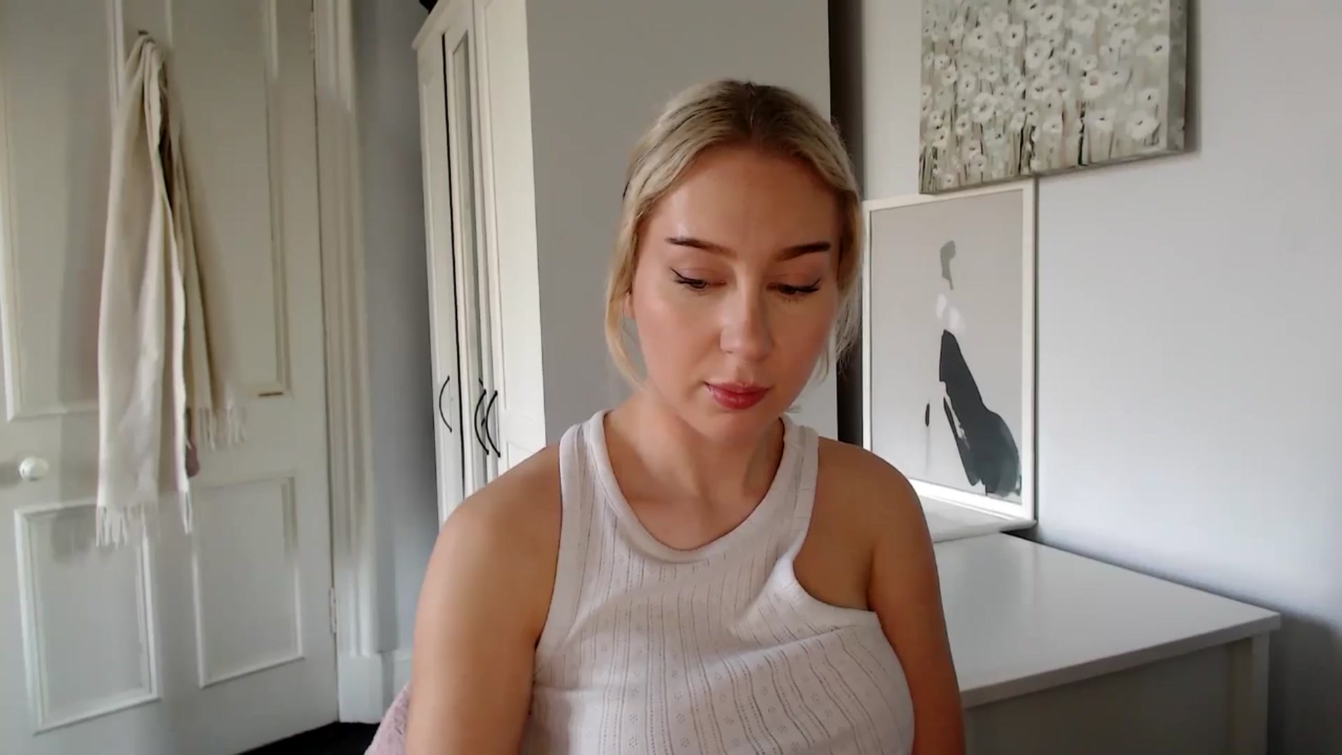 Gallery image thumbnail from British_Cutie's myfreecams stream on, 03/26/2025, 15:54 image 9 of 20