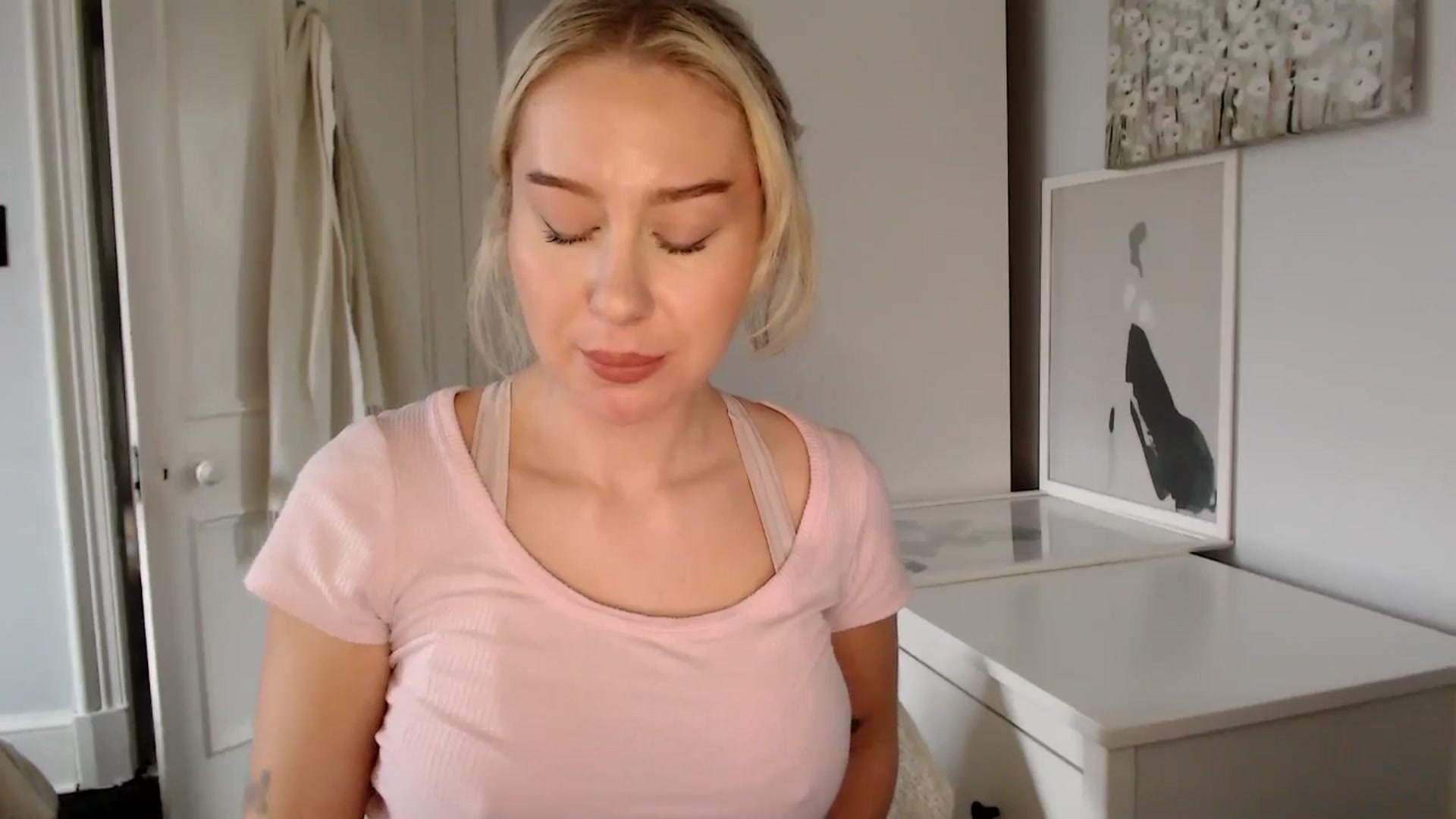 Gallery image thumbnail from British_Cutie's myfreecams stream on, 03/27/2025, 16:53 image 16 of 20