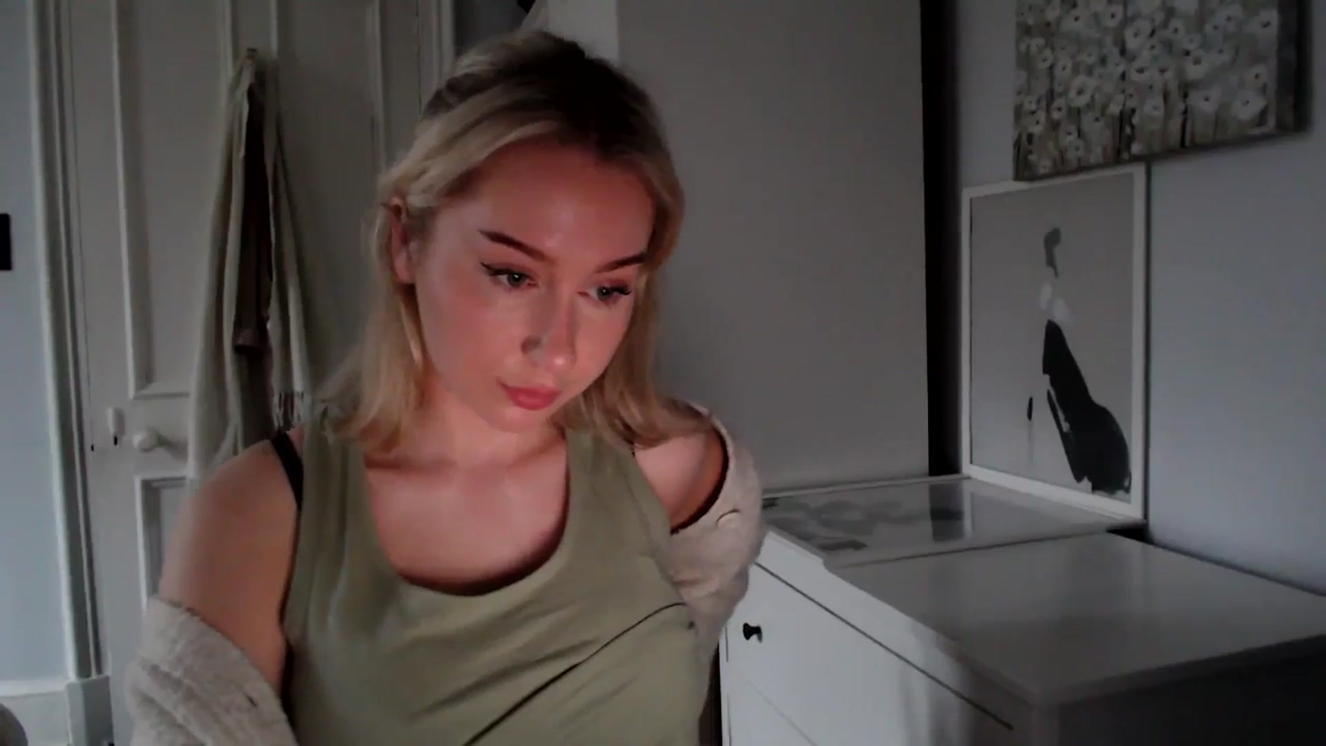 Gallery image thumbnail from British_Cutie's myfreecams stream on, 03/31/2025, 19:05 image 3 of 20