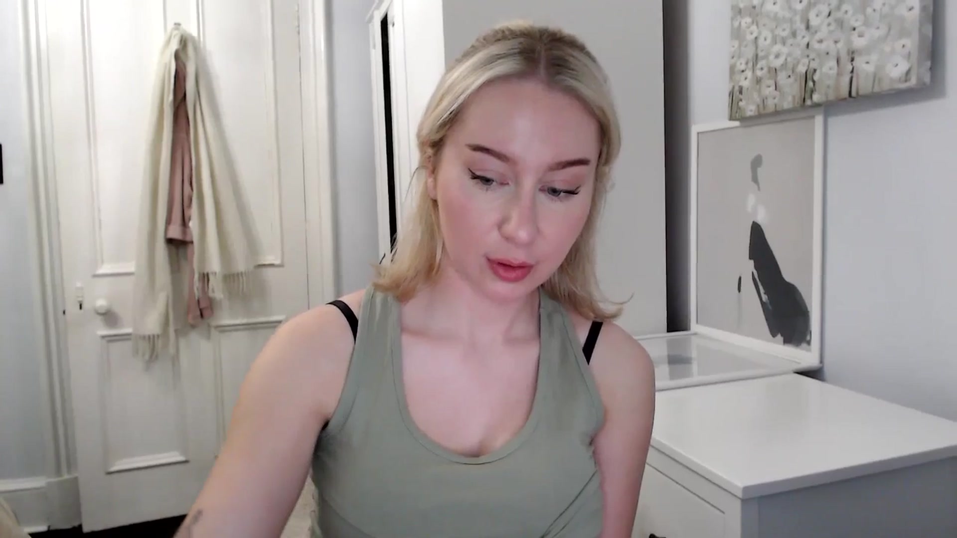 Gallery image thumbnail from British_Cutie's myfreecams stream on, 03/31/2025, 19:05 image 19 of 20
