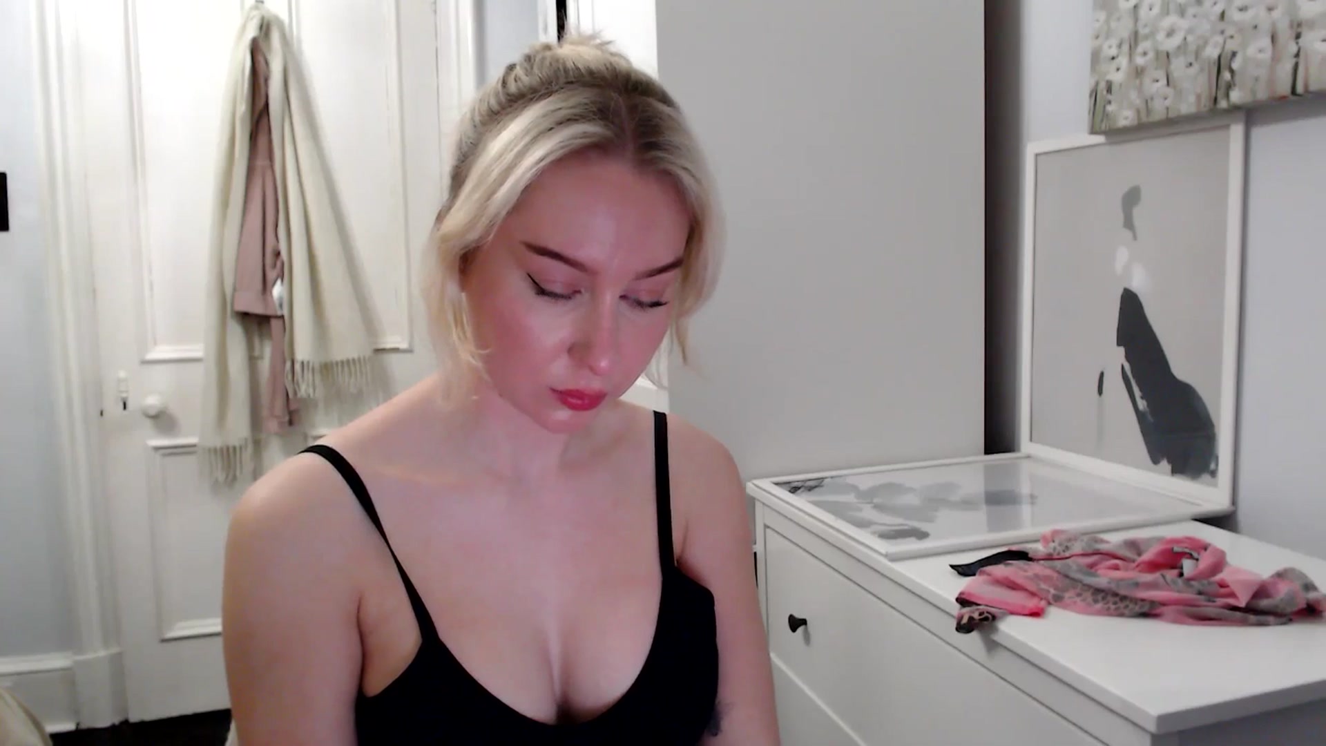 Gallery image thumbnail from British_Cutie's myfreecams stream on, 03/31/2025, 21:35 image 17 of 20